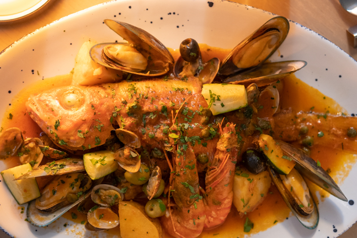 シーフード料理「Zuppa di pesce＝ズッパディペッシェ」