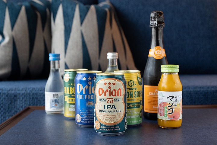 客室に備えられたミニバーの飲み物