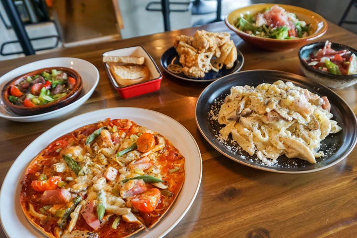 「今日の気まぐれサラダ」や「今日のおすすめパスタ」など