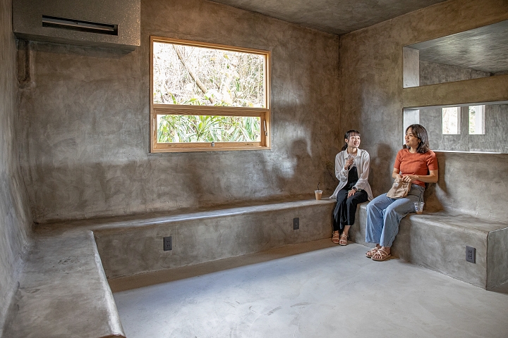 「AIEN BAKERY（アイエンベーカリー）」のイートインルーム