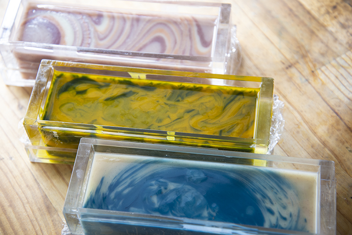 石鹸は約1カ月かけて熟成、乾燥させる