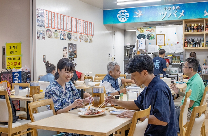 お食事処ツバメで調理したマース煮を頂きます