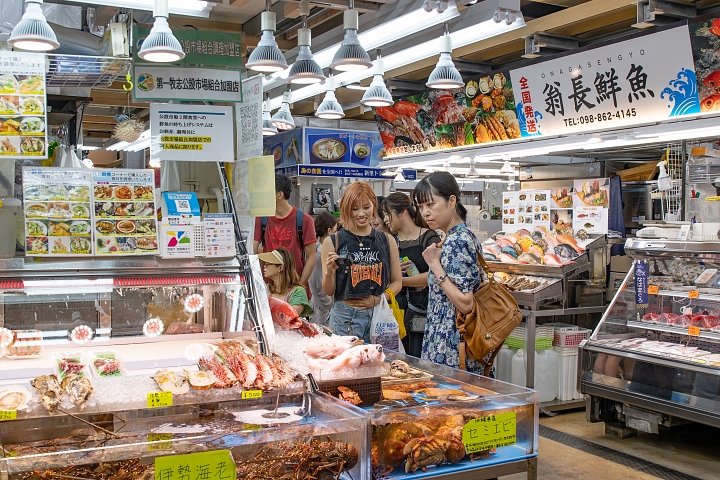 牧志公設市場の鮮魚店