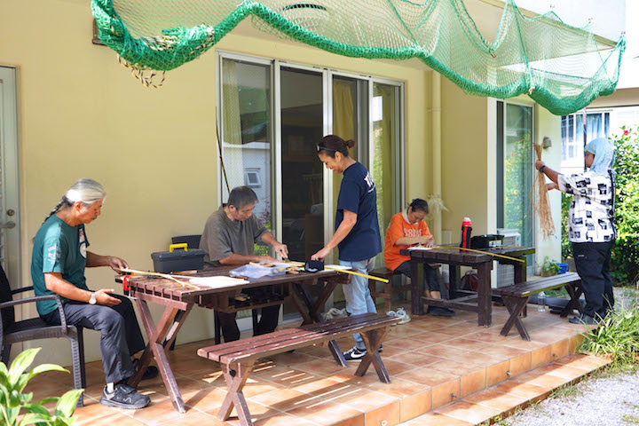 YEEPの外で作業する風景