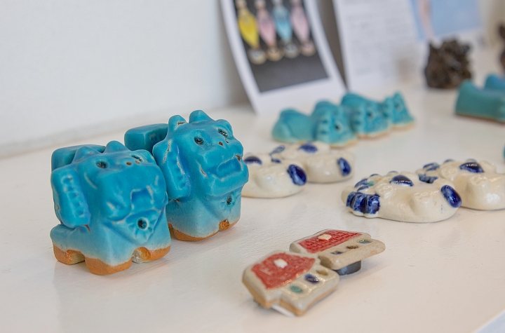 店内にディスプレイされたシーサー