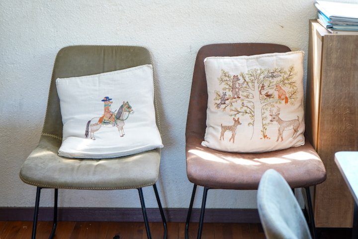 cotonowa店内の椅子