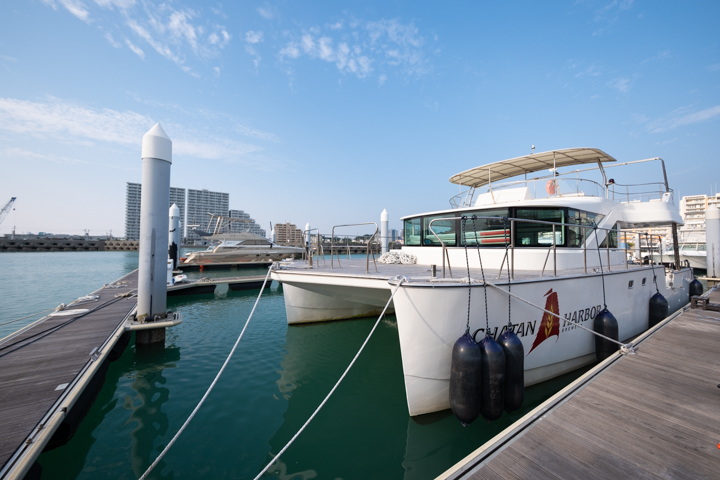 乗船するカタマランヨット