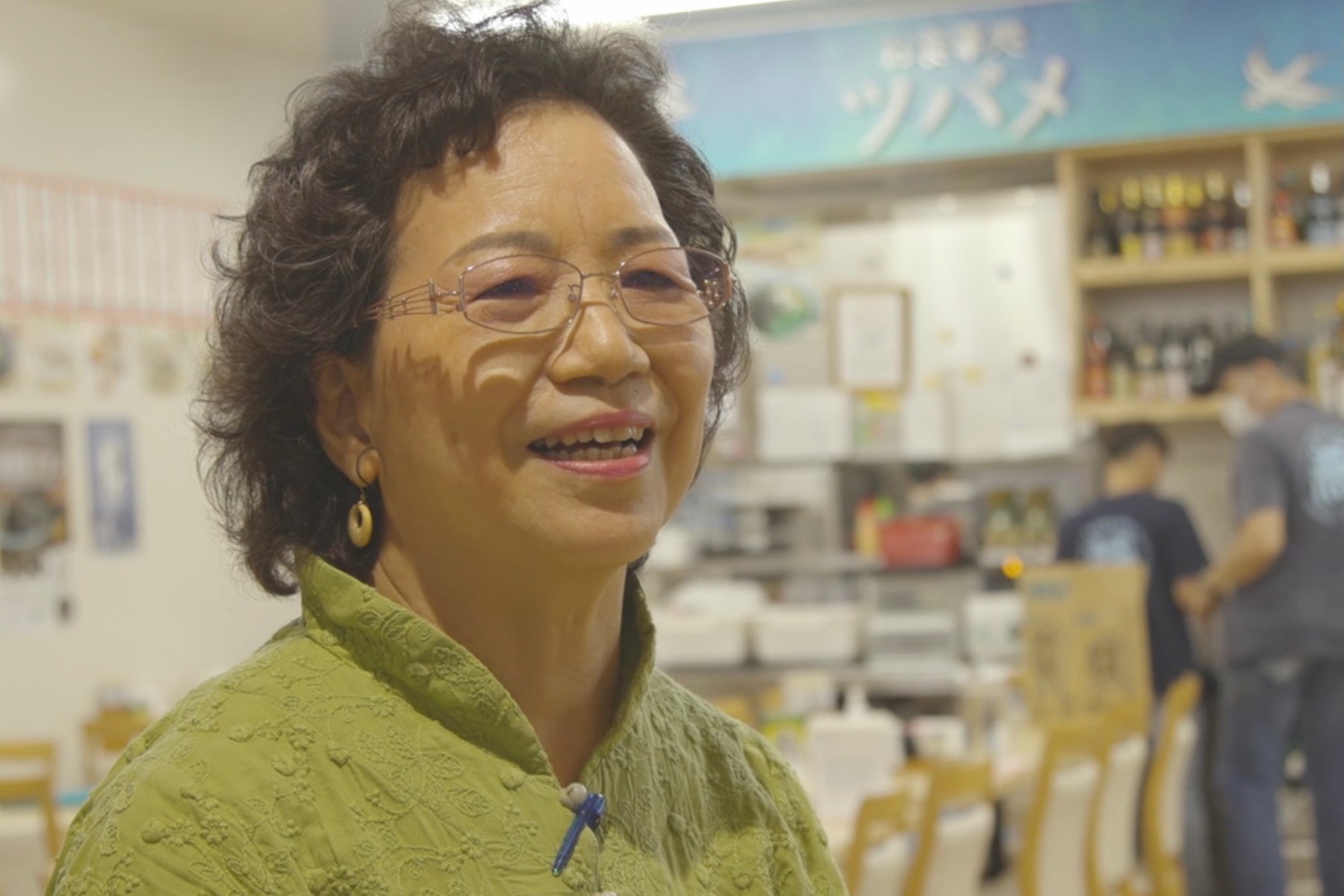 持ち上げは、「食事処ツバメ」を営む台湾出身の張陳雪貞さんが考案