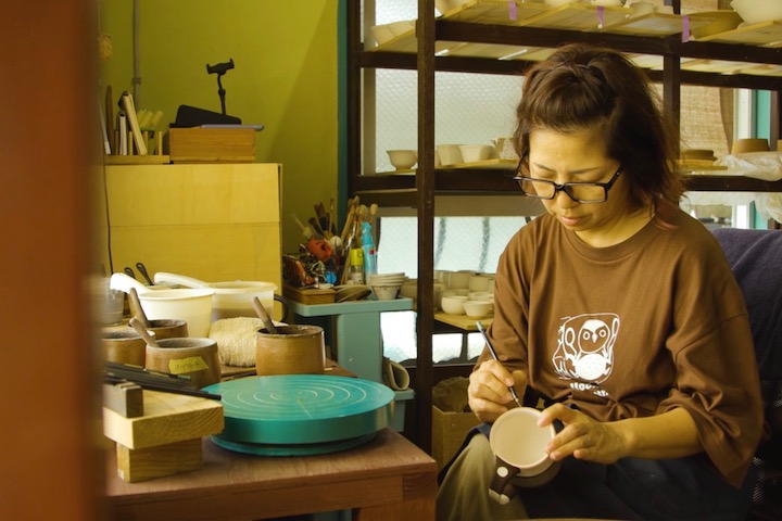 デザインを施す美和子さん