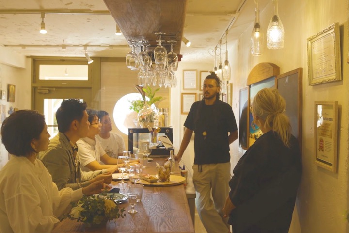 クセのないヤギチーズのおいしさに感動するお客さんも