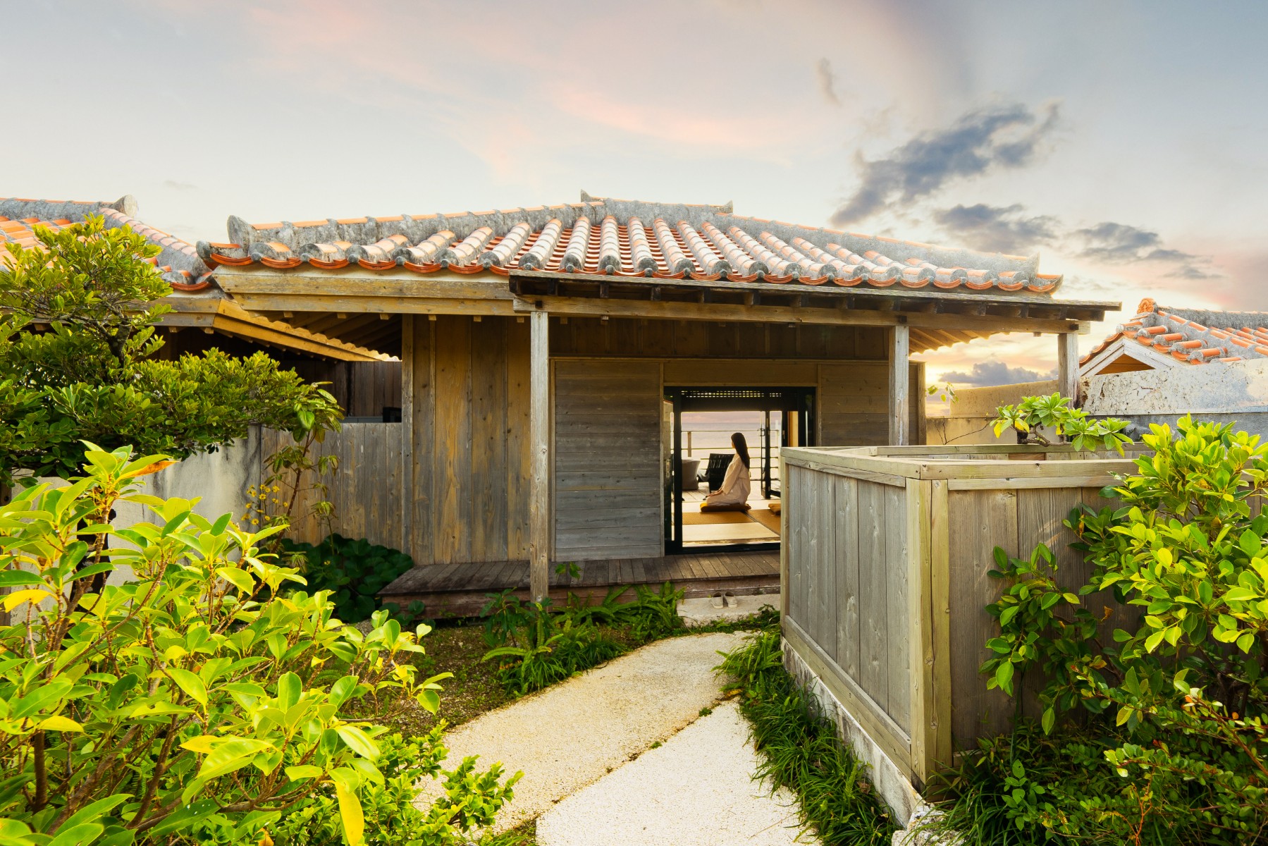 絶景の貸切露天風呂＆琉球料理のランチツアー