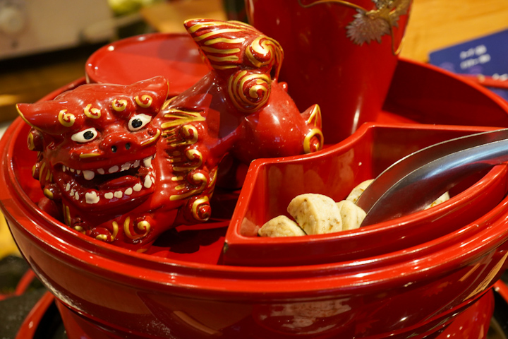 琉球漆器とシーサー