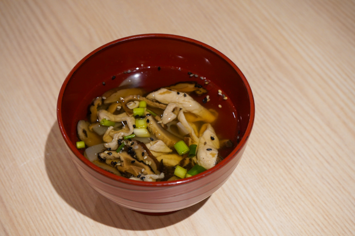 お椀に注がれた中身汁