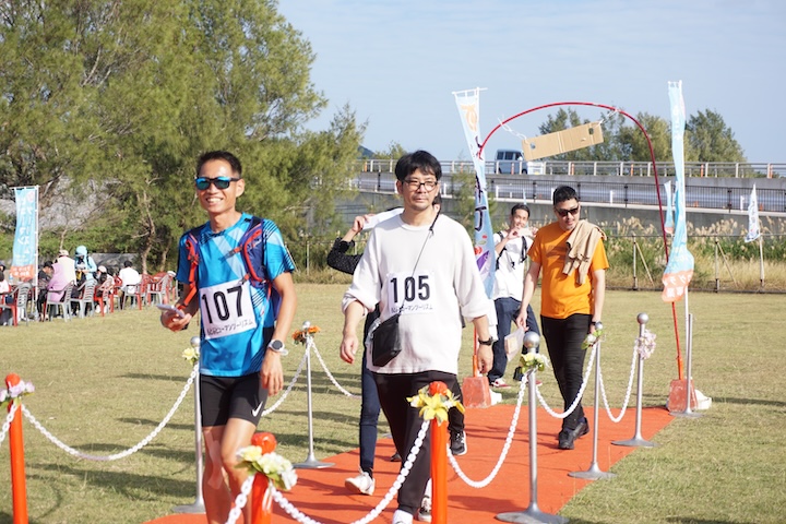 ゴールに向かう参加者