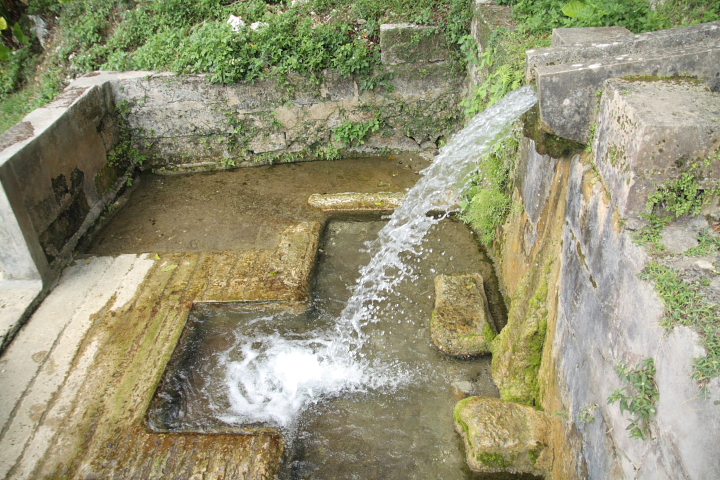 南城市(なんじょうし)の「垣花樋川(かきのはなひーじゃー)」