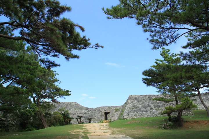 護佐丸の居城「座喜味城(ざきみじょう)」