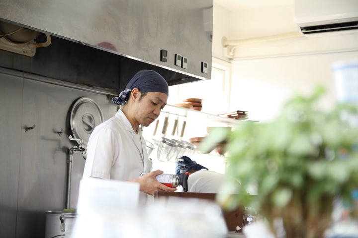 鶏そば屋いしぐふーの店内