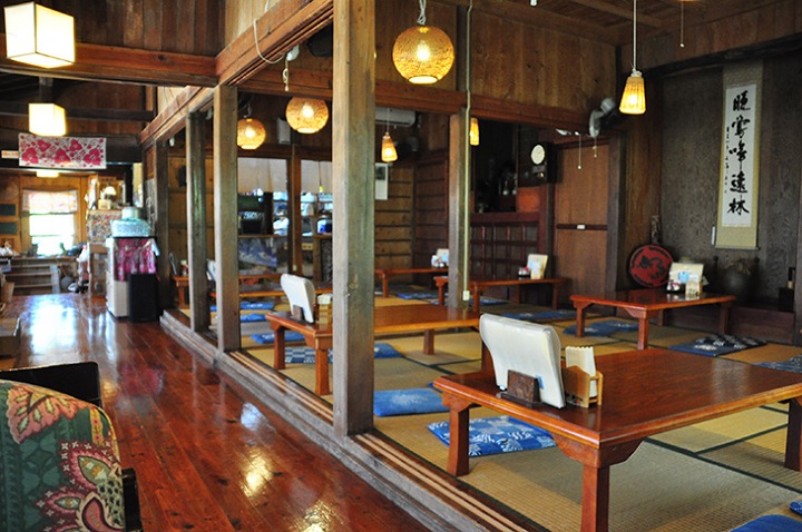 「茶処　真壁ちなー」の中