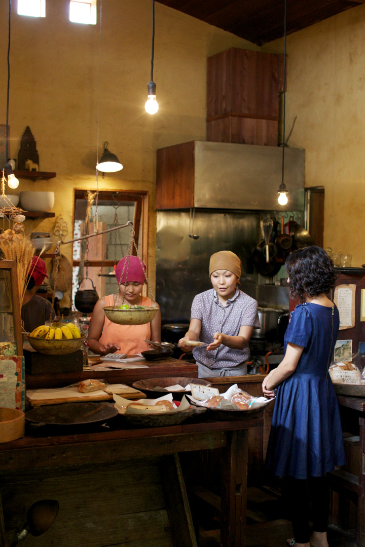 天然酵母のパン屋さん「水円」の店内