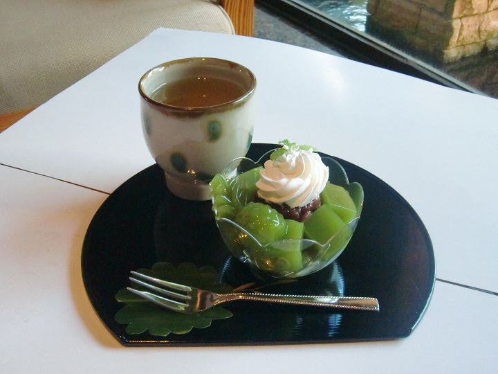 ジャスミン茶とデザート