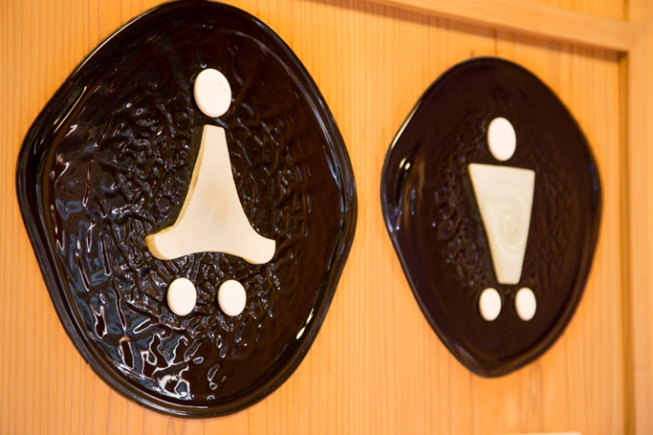 「琉球ガラスの名工　稲嶺盛吉」作。