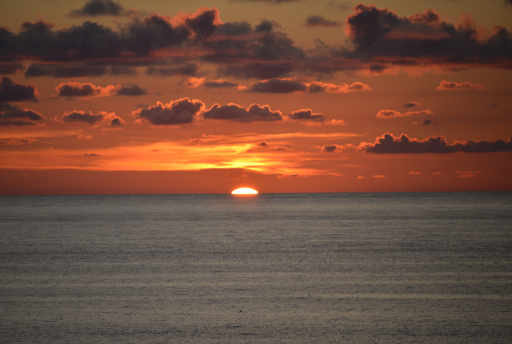 ニシ浜ビーチでの夕日