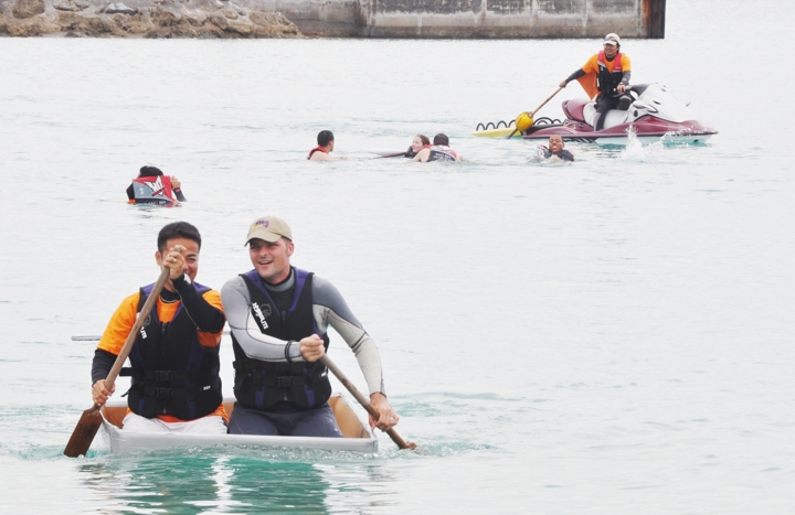 ダンボールだけでいかだを作る