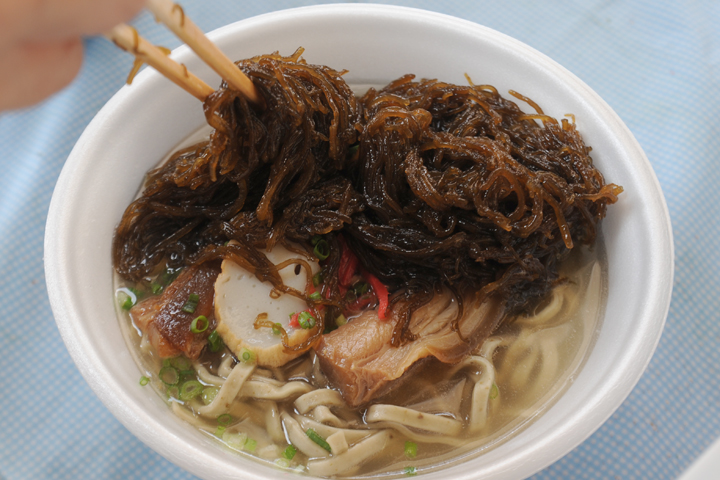 もずくそばにもずく追加