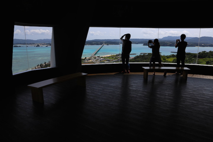 古宇利オーシャンタワーの展望台内からの写真