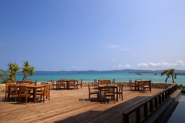 レストラン「オーシャンブルー」