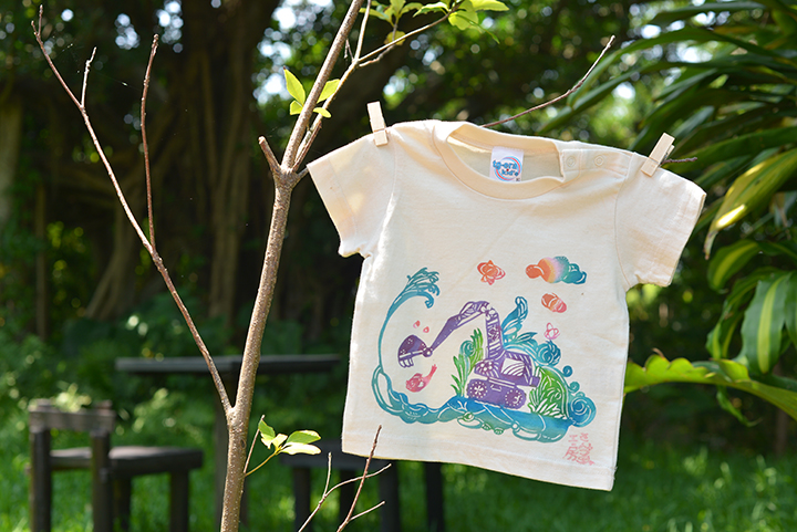 海の生き物や自然がデザインされたTシャツ