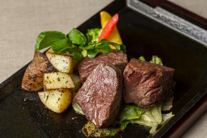 牛ロースのステーキガーリックバターソース