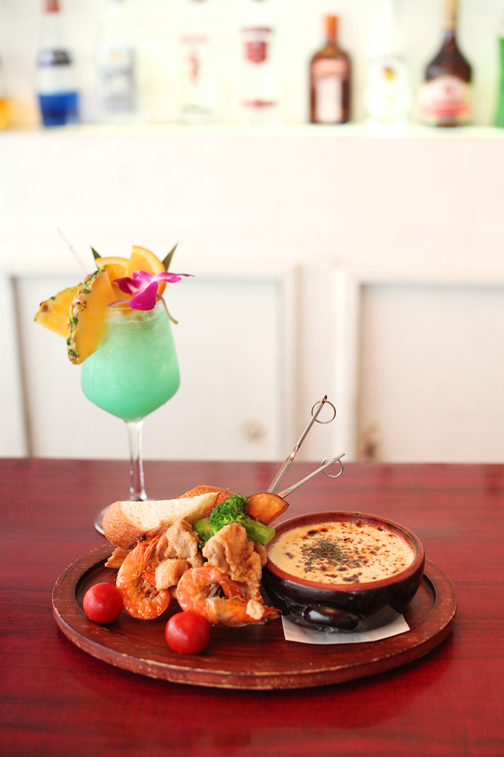 カクテルとチーズフォンデュ