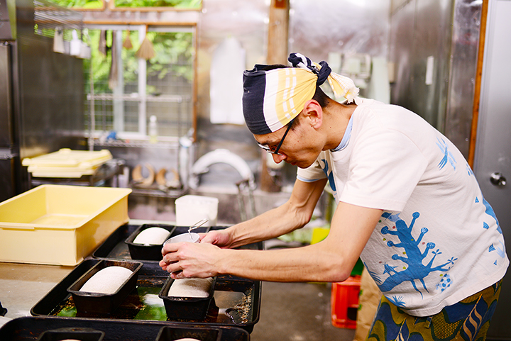 人里離れた山奥にある「八重岳ベーカリー」