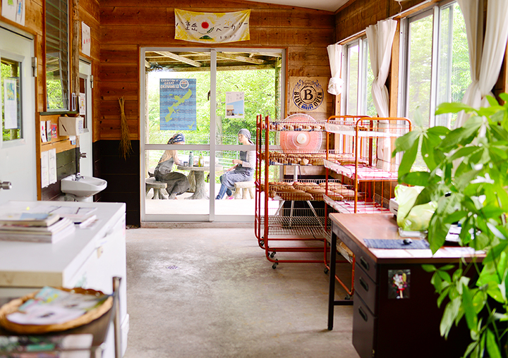 人里離れた山奥にある「八重岳ベーカリー」