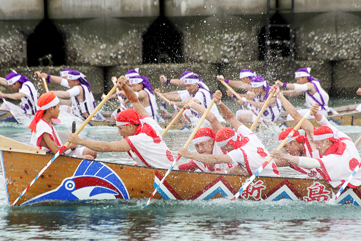 クンヌカセー(転覆競漕)