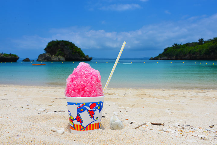伊計ビーチでかき氷