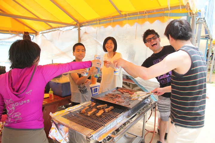 ビーチサイドのBBQエリア
