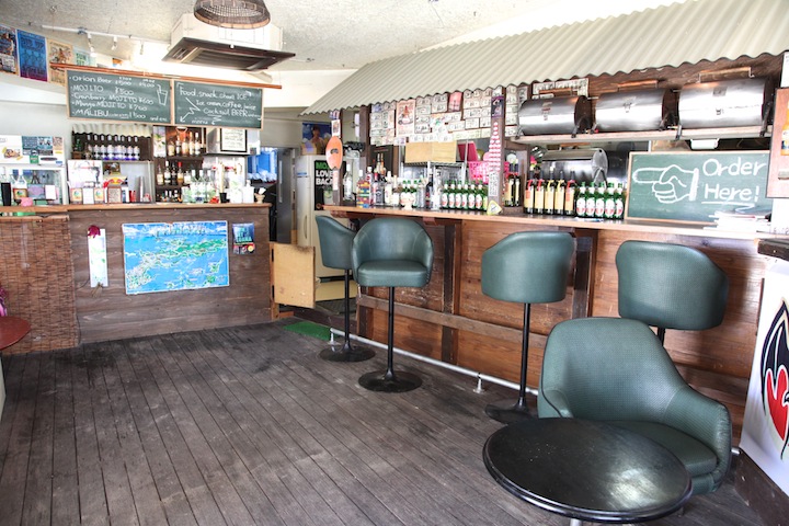 隣接しているバー