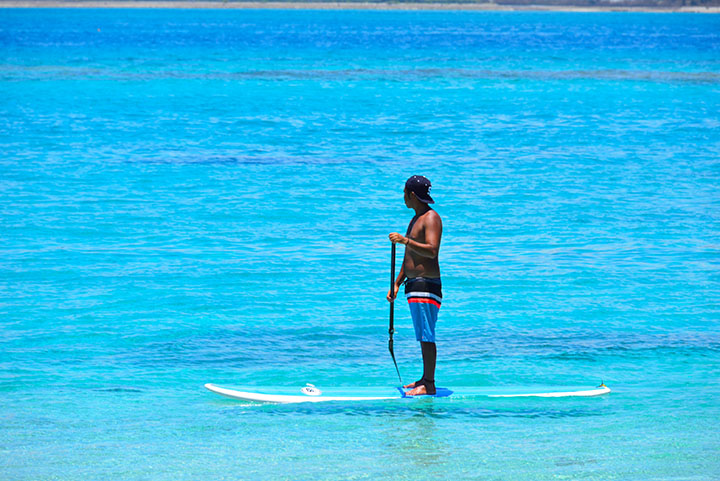 目が覚めるほど美しい海