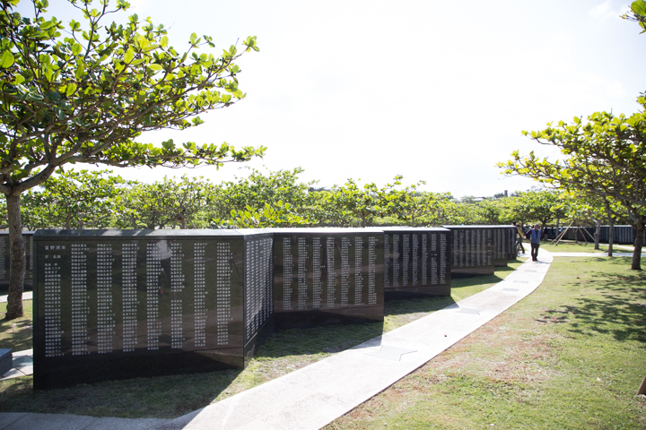 平和の礎(いしじ)