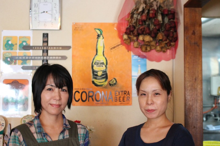 奥さんの直子(なおこ)さん(写真左)