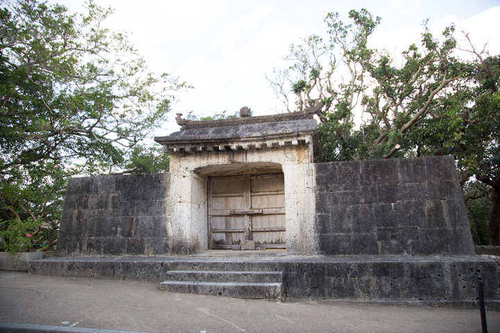 園比屋武御獄石門も世界遺産に登録されています