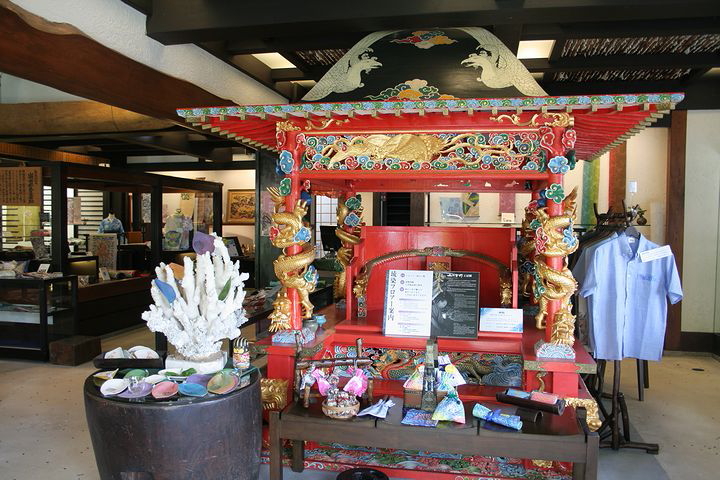 琉球王朝時代の王様のかご(レプリカ)