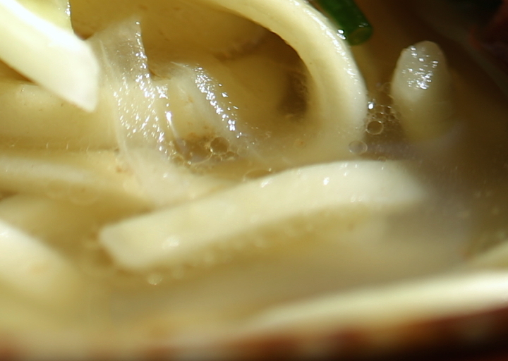 ちぢれのないストレート麺