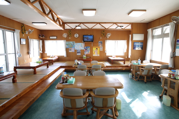 丸吉食堂の店内