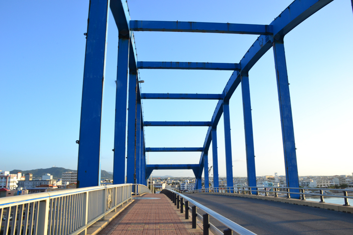 サザンゲートブリッジを走って人工島へ