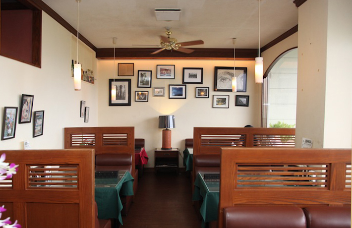 パブラウンジ エメラルドの店内