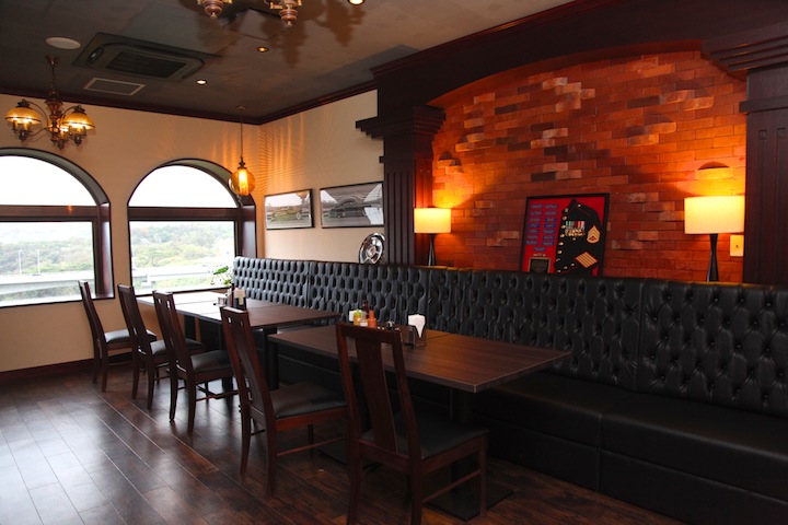 店内のソファー席