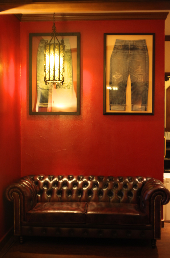 パブラウンジ エメラルドの店内